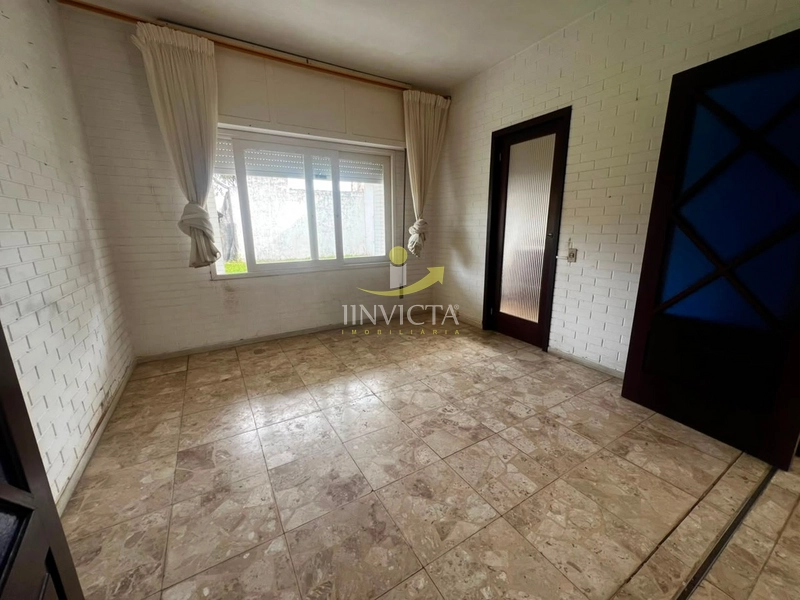 Casa com 4 Dormitórios Disponível para Aluguel Anual em Atlântida.: 6ª foto da galeria de imagens do imóvel