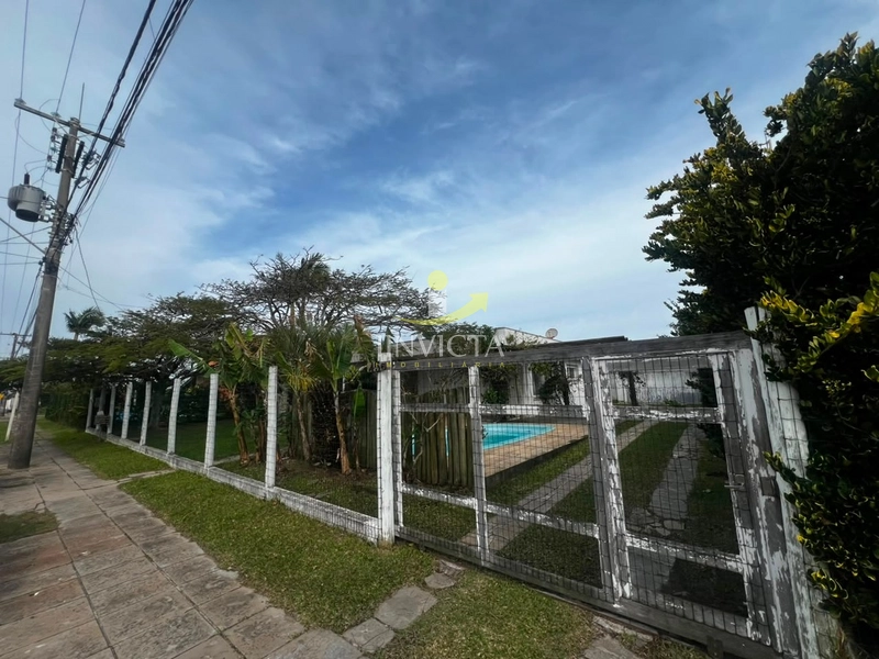 Casa com 4 Dormitórios Disponível para Aluguel Anual em Atlântida.: 10ª foto da galeria de imagens do imóvel