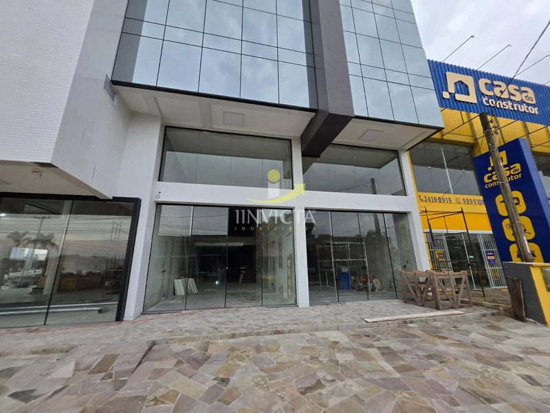 Loja Disponível para Aluguel Anual na Avenida Central.: 2ª foto da galeria de imagens do imóvel