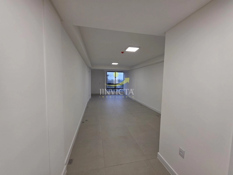 Sala Comercial Disponível para Aluguel Anual no bairro Zona Nova.: 2ª foto da galeria de imagens do imóvel