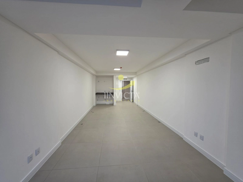 Sala Comercial Disponível para Aluguel Anual no bairro Zona Nova.