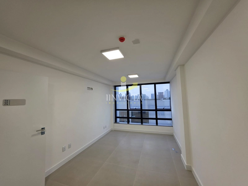 Sala Comercial Disponível para Aluguel Anual no bairro Zona Nova.: 2ª foto da galeria de imagens do imóvel