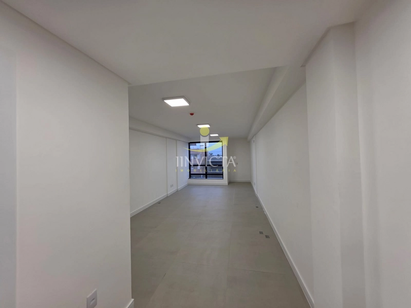 Sala Comercial Disponível para Aluguel Anual no bairro Zona Nova.: 2ª foto da galeria de imagens do imóvel