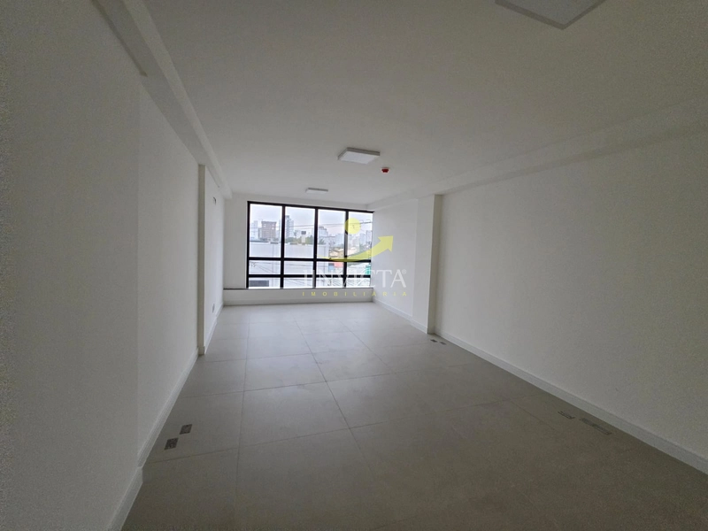 Sala Comercial Disponível para Aluguel Anual no bairro Zona Nova.: 1ª foto da galeria de imagens do imóvel