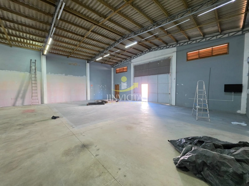 Pavilhão medindo 350m² Disponível para Aluguel Anual.: 8ª foto da galeria de imagens do imóvel