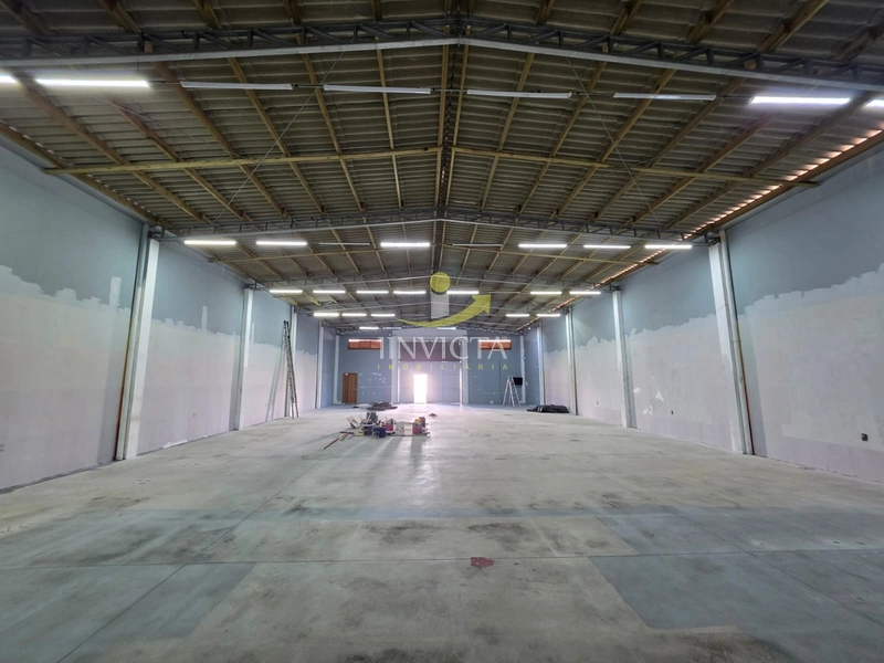 Pavilhão medindo 350m² Disponível para Aluguel Anual.: 4ª foto da galeria de imagens do imóvel