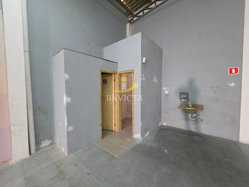 Pavilhão medindo 350m² Disponível para Aluguel Anual.: 5ª foto da galeria de imagens do imóvel