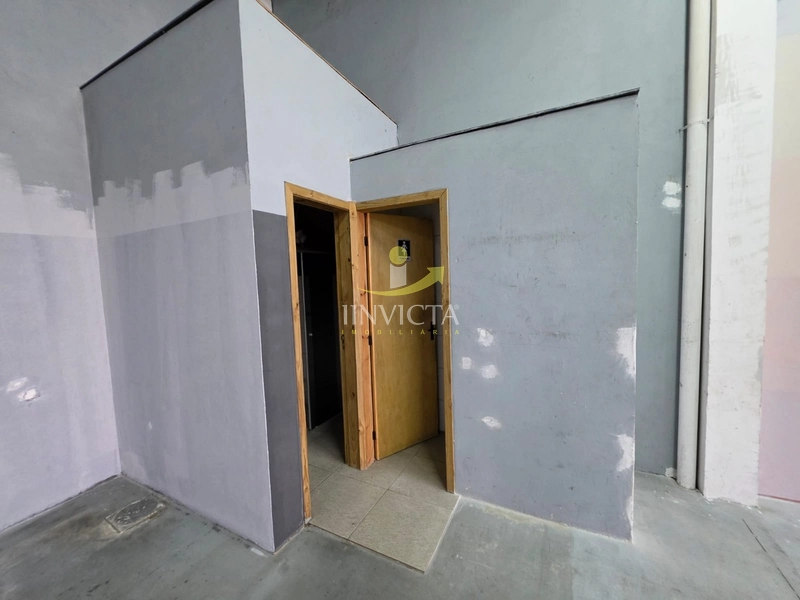 Pavilhão medindo 350m² Disponível para Aluguel Anual.: 3ª foto da galeria de imagens do imóvel