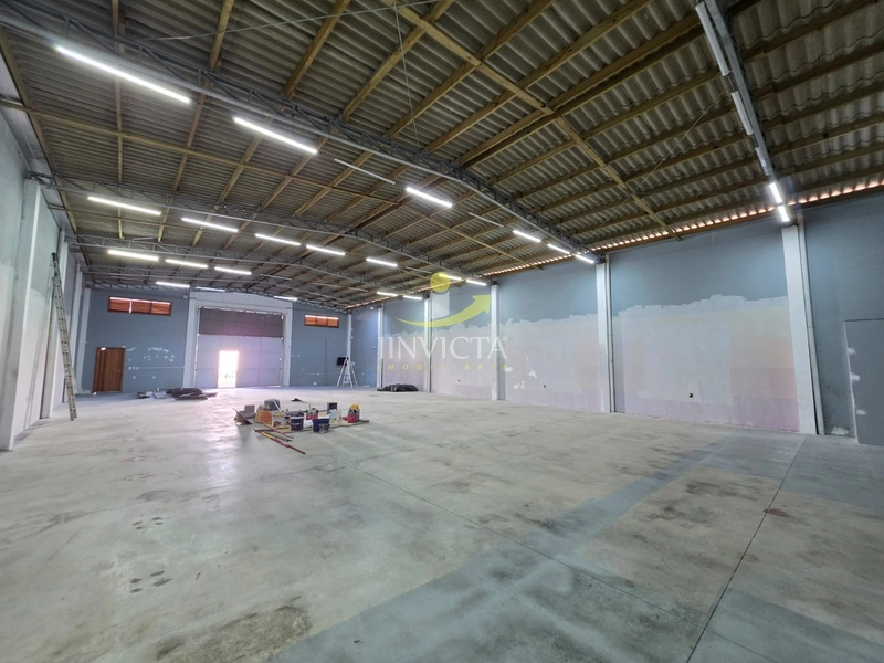 Pavilhão medindo 350m² Disponível para Aluguel Anual.: 2ª foto da galeria de imagens do imóvel