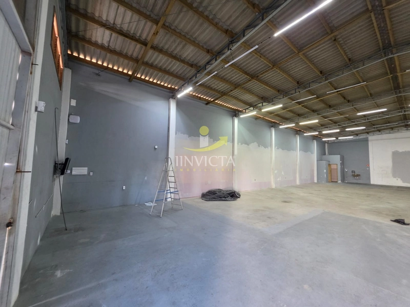Pavilhão medindo 350m² Disponível para Aluguel Anual.: 10ª foto da galeria de imagens do imóvel