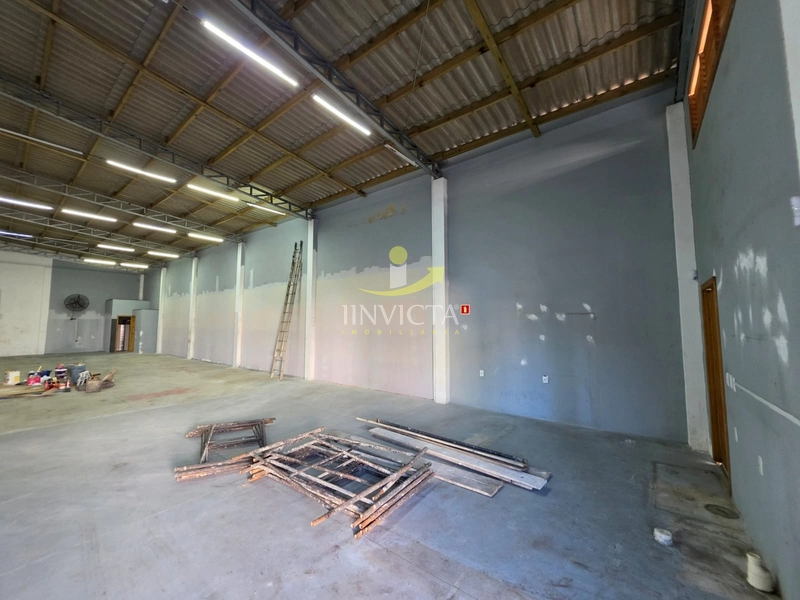 Pavilhão medindo 350m² Disponível para Aluguel Anual.: 9ª foto da galeria de imagens do imóvel