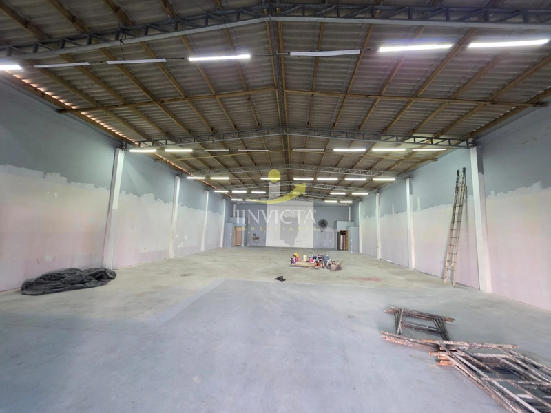 Pavilhão medindo 350m² Disponível para Aluguel Anual.: 1ª foto da galeria de imagens do imóvel