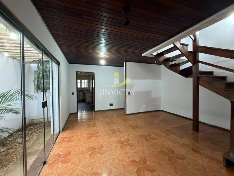 Sobrado com 03 Dormitórios Disponível para Aluguel Anual no Centro.: 2ª foto da galeria de imagens do imóvel
