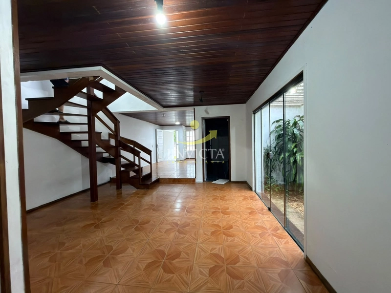 Sobrado com 03 Dormitórios Disponível para Aluguel Anual no Centro.: 10ª foto da galeria de imagens do imóvel