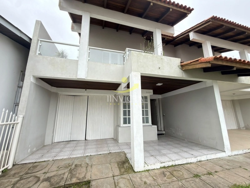 Sobrado com 03 Dormitórios Disponível para Aluguel Anual no Centro.: 1ª foto da galeria de imagens do imóvel