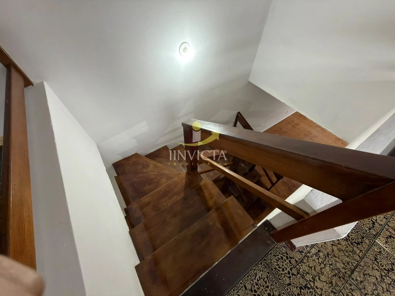 Sobrado com 03 Dormitórios Disponível para Aluguel Anual no Centro.: 27ª foto da galeria de imagens do imóvel