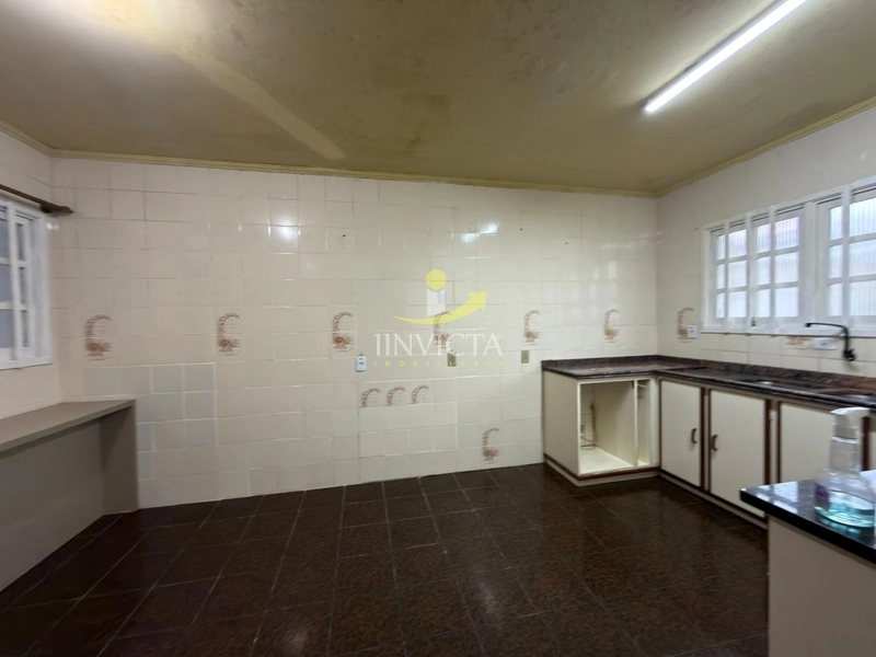 Sobrado com 03 Dormitórios Disponível para Aluguel Anual no Centro.: 9ª foto da galeria de imagens do imóvel