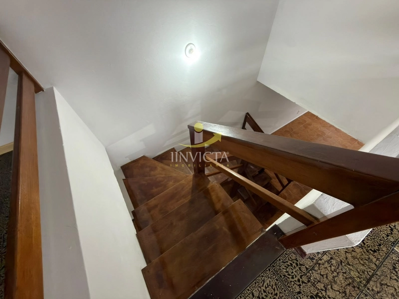 Sobrado com 03 Dormitórios Disponível para Aluguel Anual no Centro.: 28ª foto da galeria de imagens do imóvel