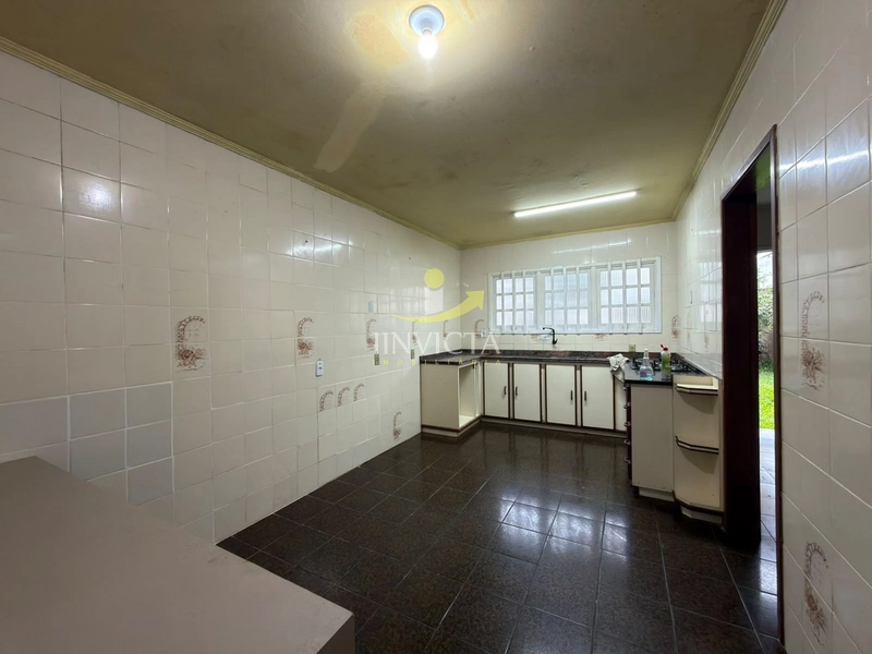 Sobrado com 03 Dormitórios Disponível para Aluguel Anual no Centro.: 8ª foto da galeria de imagens do imóvel