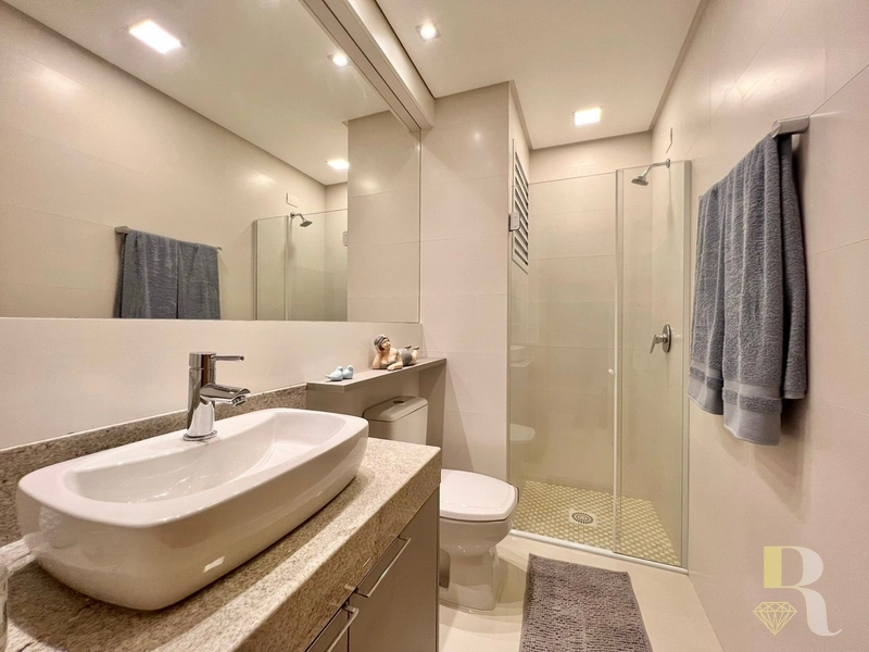 APARTAMENTO FINAMENTE DECORADO COM VISTA PARA O MAR: 21ª foto da galeria de imagens do imóvel
