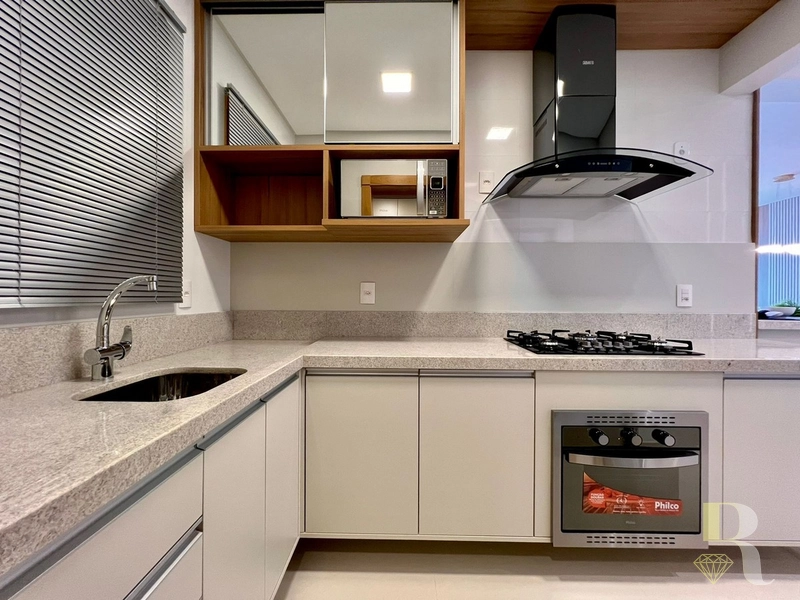 APARTAMENTO FINAMENTE DECORADO COM VISTA PARA O MAR: 15ª foto da galeria de imagens do imóvel