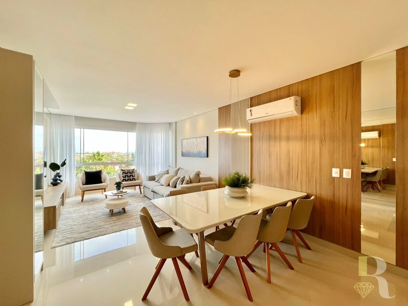 APARTAMENTO FINAMENTE DECORADO COM VISTA PARA O MAR: 1ª foto da galeria de imagens do imóvel