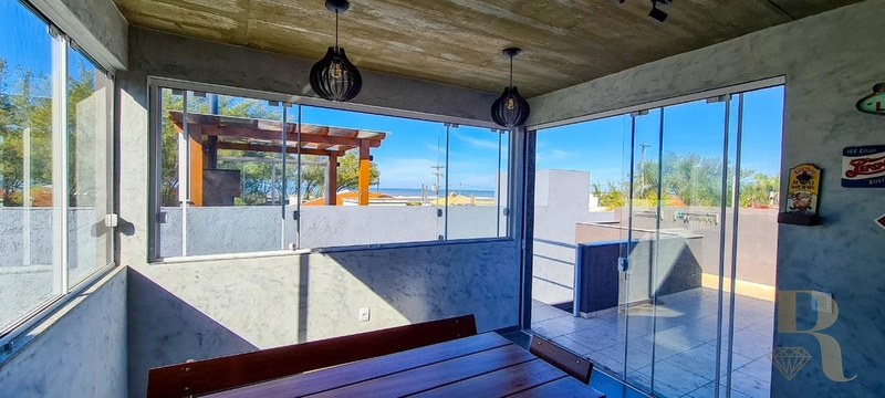 EXCELENTE CASA COM AMPLO TERRAÇO COM VISTA PARA O MAR NA GUARANI: 7ª foto da galeria de imagens do imóvel