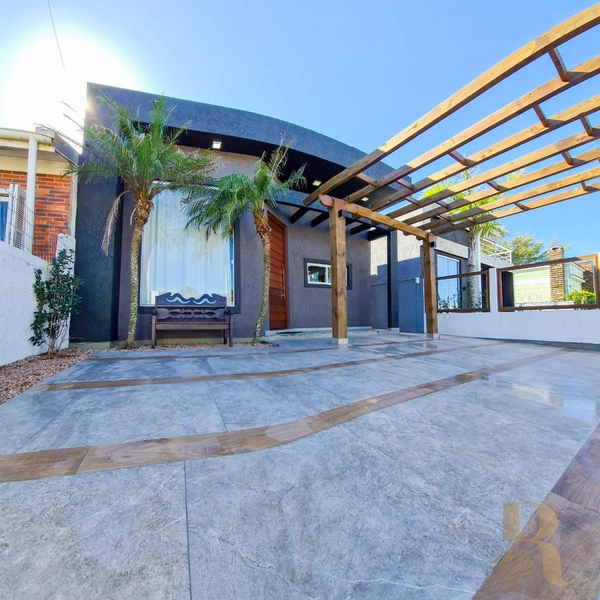 EXCELENTE CASA COM AMPLO TERRAÇO COM VISTA PARA O MAR NA GUARANI: 1ª foto da galeria de imagens do imóvel