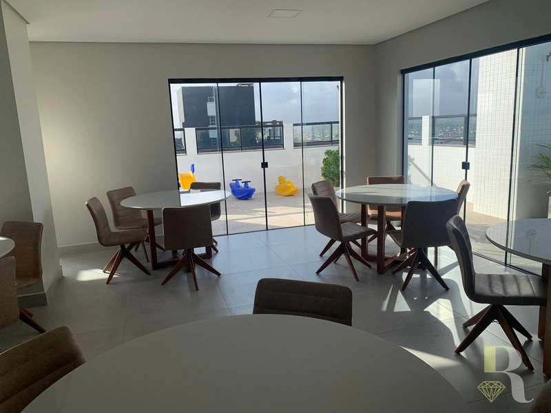 Apartamento de 2 dormitórios, mobiliado e decorado em andar alto...: 4ª foto da galeria de imagens do imóvel