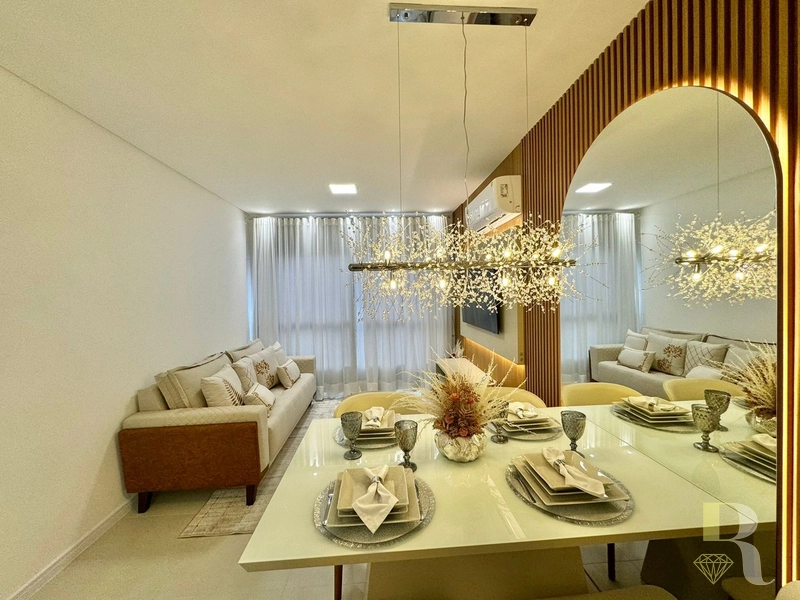 Apartamento de 2 dormitórios, mobiliado e decorado em andar alto...: 1ª foto da galeria de imagens do imóvel