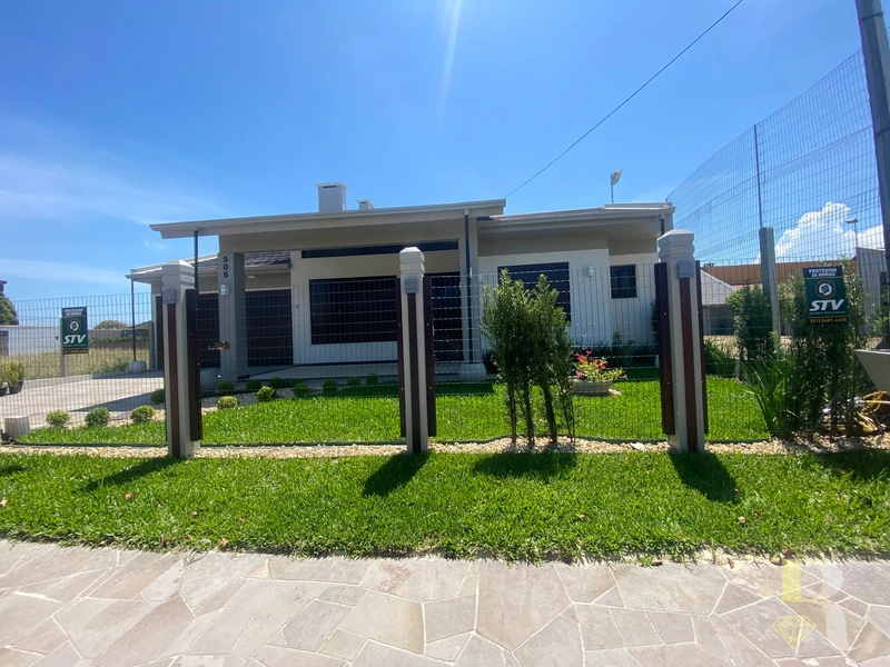 Belissíma casa pronta para receber sua família e amigos, na praia de A: 2ª foto da galeria de imagens do imóvel