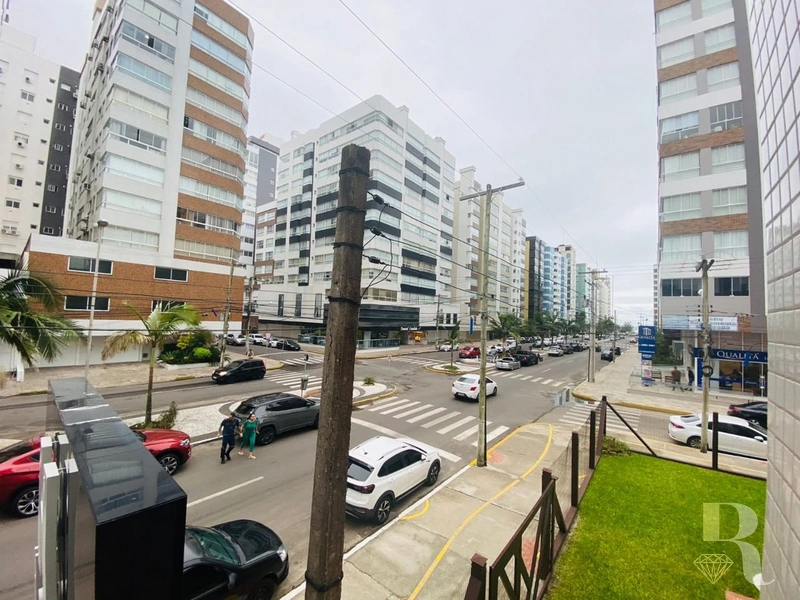 DE FRENTE PARA AVENIDA MAIS COMBIÇADA DE CAPÃO: 13ª foto da galeria de imagens do imóvel
