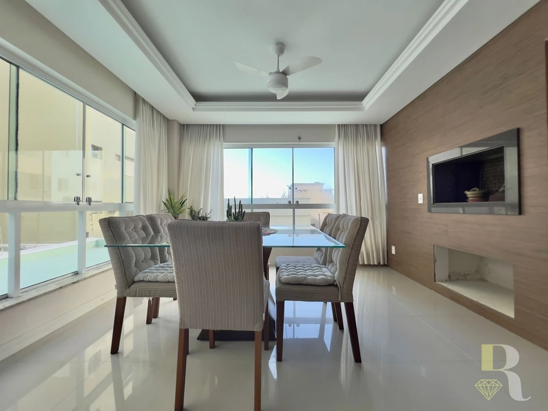 Apartamento de 3 dormitórios á poucos metros do mar: 2ª foto da galeria de imagens do imóvel