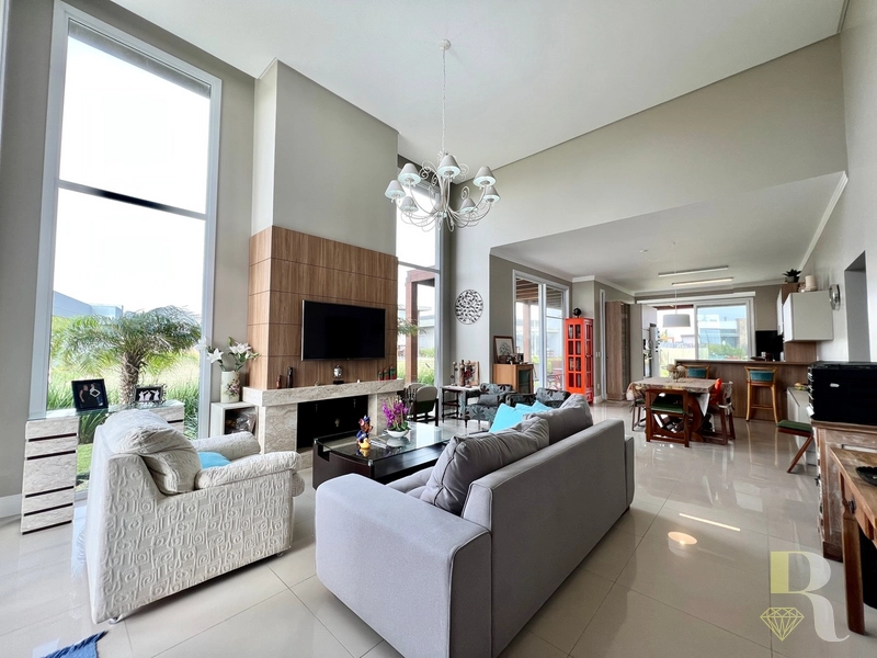 Casa Magnifica a Beira do Lago: 3ª foto da galeria de imagens do imóvel