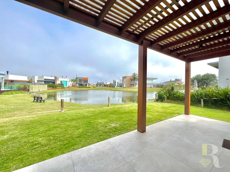 Casa Magnifica a Beira do Lago: 6ª foto da galeria de imagens do imóvel
