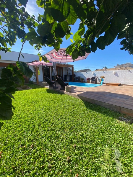 Casa com piscina, 1 Quadra do mar, espetacular: 1ª foto da galeria de imagens do imóvel