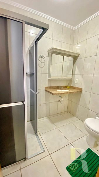 UM DORMITÓRIO DE FRENTE COM SUÍTE E LAVABO: 15ª foto da galeria de imagens do imóvel