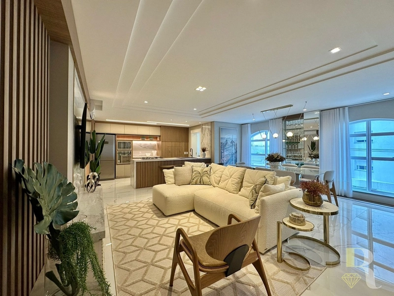 APARTAMENTO À VENDA NO EDIFÍCIO COM DESIGN NEOCLÁSSICO: 3ª foto da galeria de imagens do imóvel