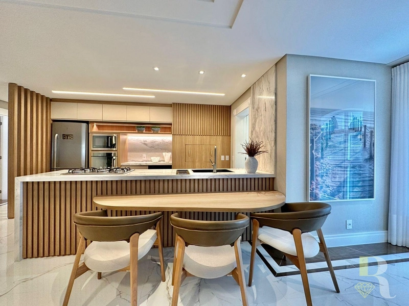 APARTAMENTO À VENDA NO EDIFÍCIO COM DESIGN NEOCLÁSSICO: 10ª foto da galeria de imagens do imóvel