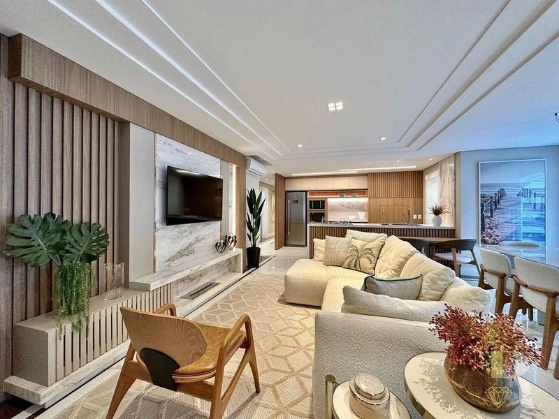 APARTAMENTO À VENDA NO EDIFÍCIO COM DESIGN NEOCLÁSSICO: 2ª foto da galeria de imagens do imóvel