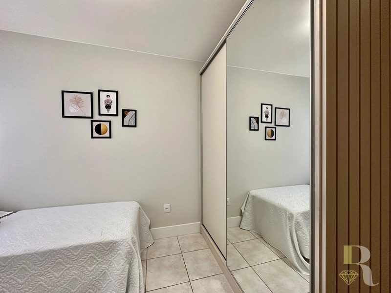 APARTAMENTO À VENDA PRÓXIMO AO MAR COM TERRAÇÃO: 12ª foto da galeria de imagens do imóvel