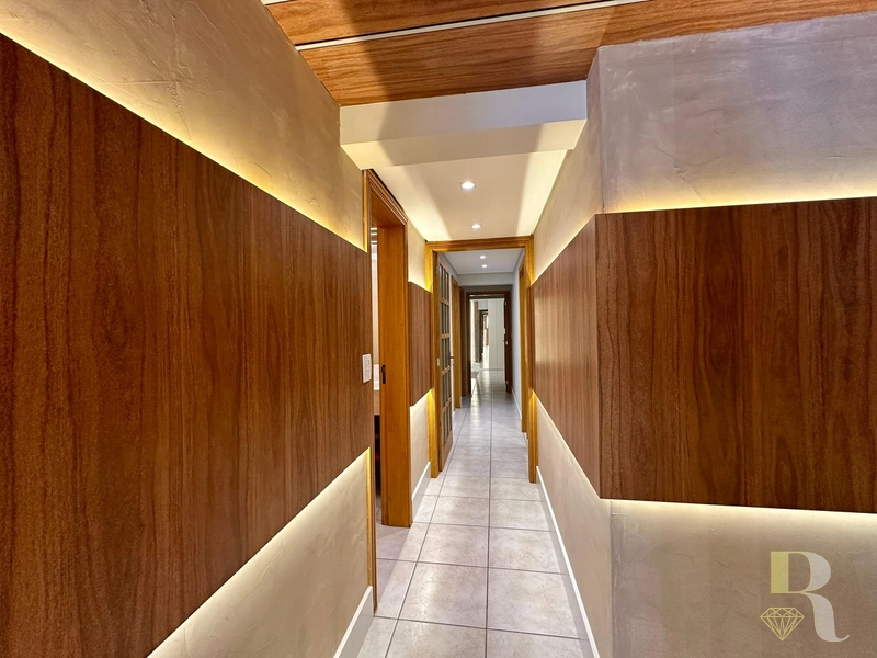 APARTAMENTO À VENDA PRÓXIMO AO MAR COM TERRAÇÃO: 14ª foto da galeria de imagens do imóvel