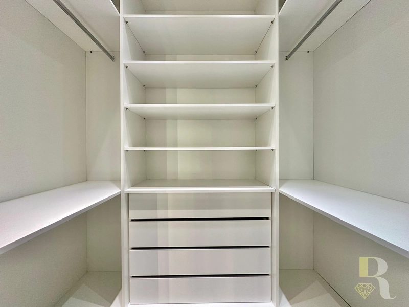 APARTAMENTO À VENDA PRÓXIMO AO MAR COM TERRAÇÃO: 10ª foto da galeria de imagens do imóvel