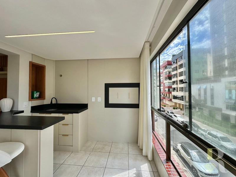 APARTAMENTO À VENDA PRÓXIMO AO MAR COM TERRAÇÃO: 7ª foto da galeria de imagens do imóvel