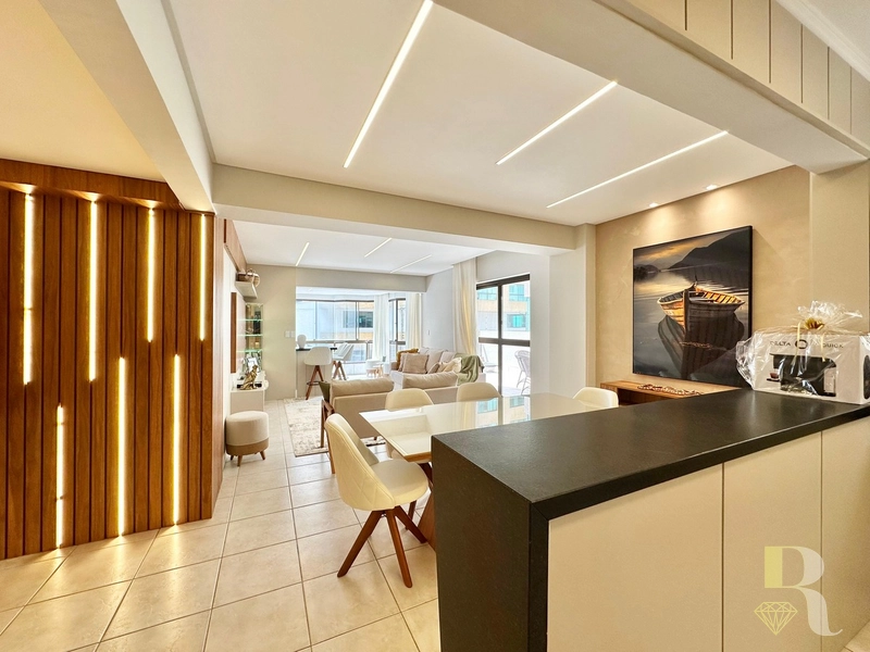 APARTAMENTO À VENDA PRÓXIMO AO MAR COM TERRAÇÃO: 17ª foto da galeria de imagens do imóvel
