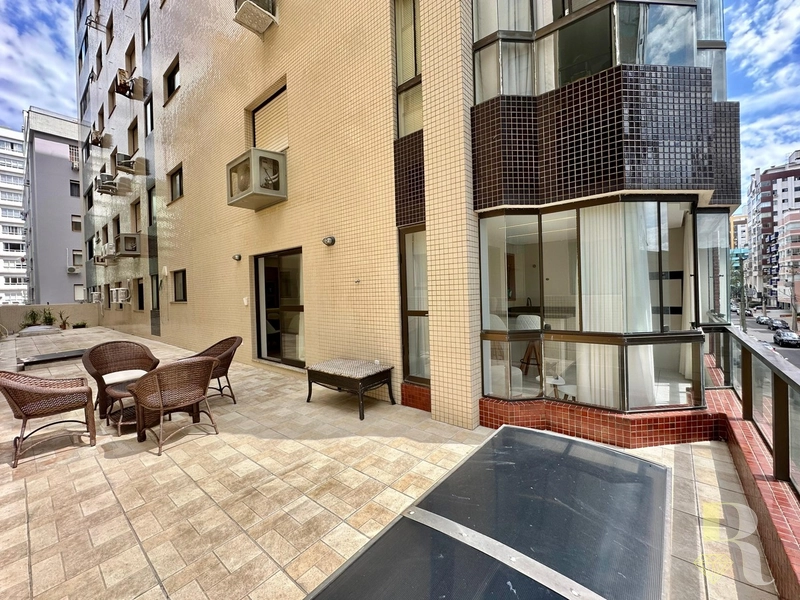 APARTAMENTO À VENDA PRÓXIMO AO MAR COM TERRAÇÃO: 20ª foto da galeria de imagens do imóvel