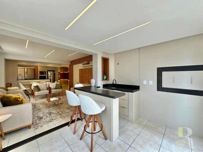 APARTAMENTO À VENDA PRÓXIMO AO MAR COM TERRAÇÃO: 16ª foto da galeria de imagens do imóvel