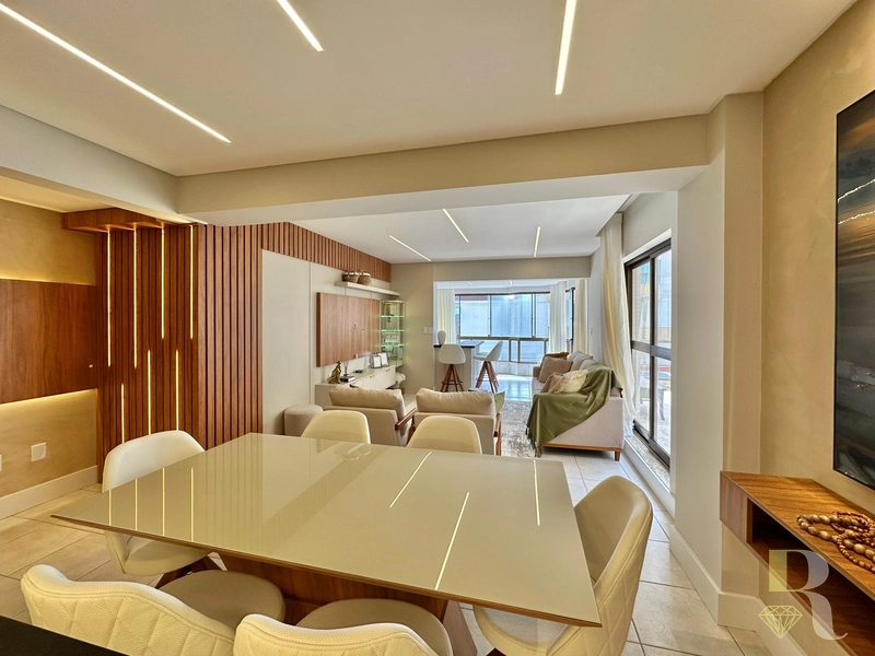 APARTAMENTO À VENDA PRÓXIMO AO MAR COM TERRAÇÃO: 2ª foto da galeria de imagens do imóvel
