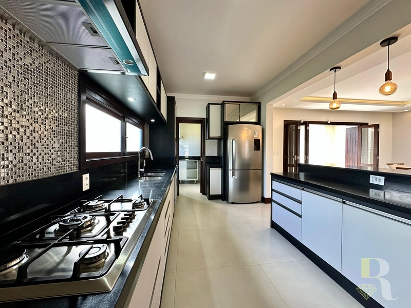 CASA DE ALTO PADRÃO À VENDA EM ATLÂNTIDA: 9ª foto da galeria de imagens do imóvel