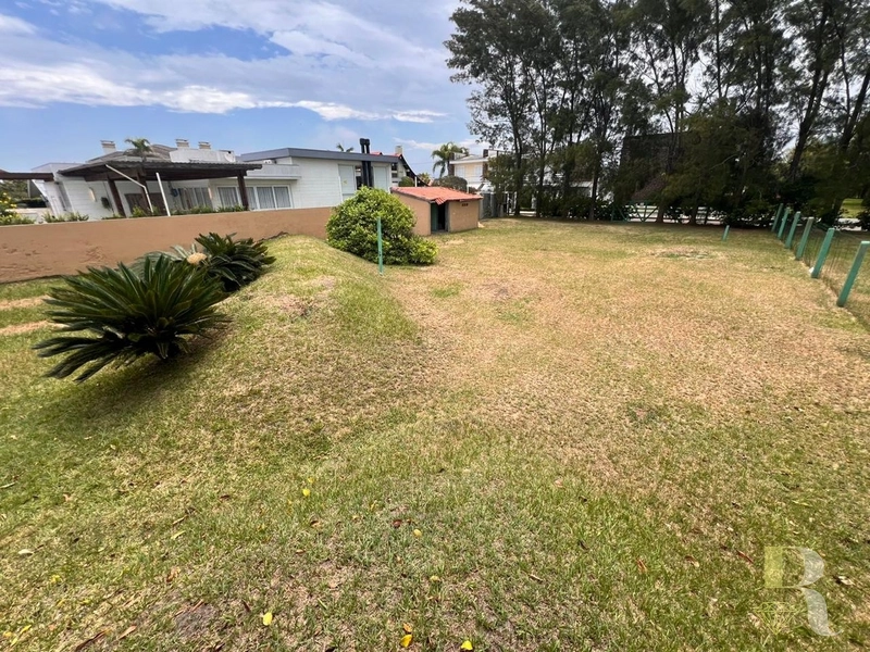 SOBRADO EM ATLANTIDA EM DOIS TERRENOS 150M DO MAR: 16ª foto da galeria de imagens do imóvel